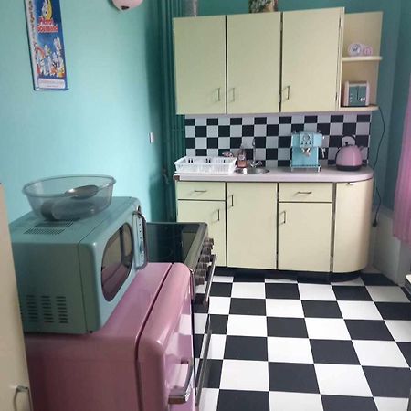 Vintage ,La Capsule Temporelle Wifi Draps Parking Publique Gratuit Apartman Thiers Kültér fotó
