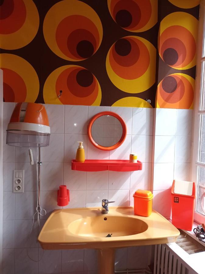 Vintage ,La Capsule Temporelle Wifi Draps Parking Publique Gratuit Apartman Thiers Kültér fotó