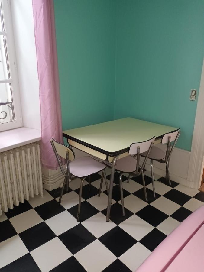 Vintage ,La Capsule Temporelle Wifi Draps Parking Publique Gratuit Apartman Thiers Kültér fotó