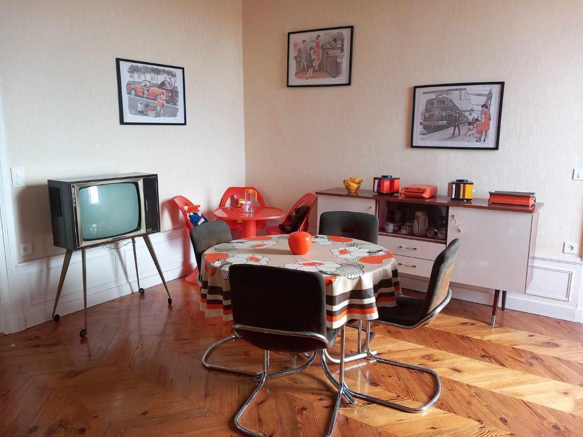 Vintage ,La Capsule Temporelle Wifi Draps Parking Publique Gratuit Apartman Thiers Kültér fotó