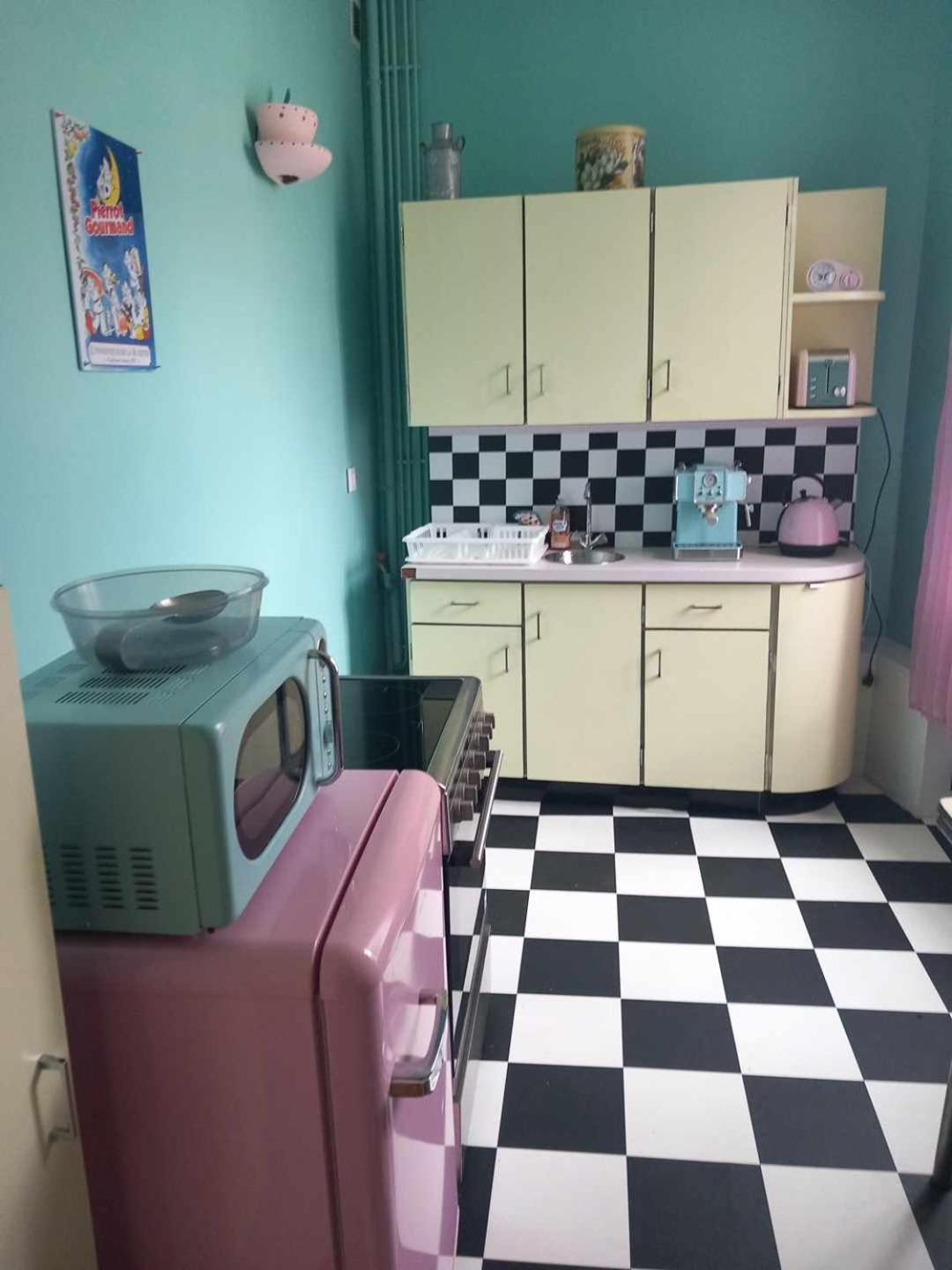 Vintage ,La Capsule Temporelle Wifi Draps Parking Publique Gratuit Apartman Thiers Kültér fotó